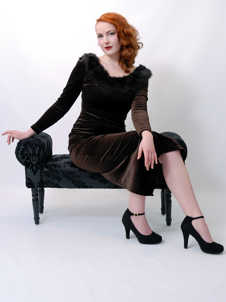 Side pose at Anglian Art